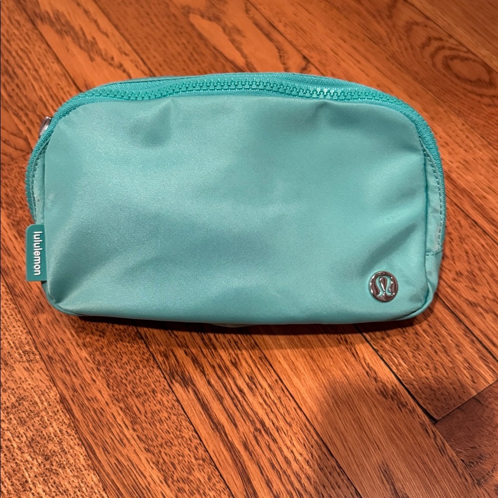 NWT Lululemon Everywhere Belt Bag 1L teal